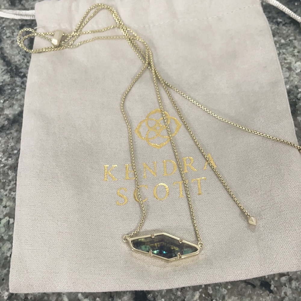Kendra Scott necklace